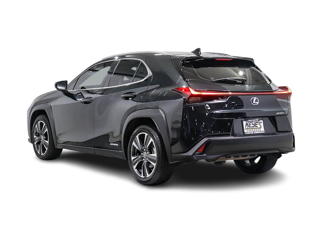 Thumbnail: 2021 Lexus UX - 3