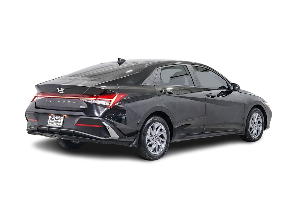 Thumbnail: 2025 Hyundai Elantra - 16