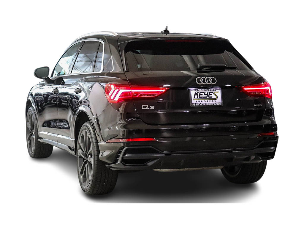 Thumbnail: 2021 Audi Q3 - 3
