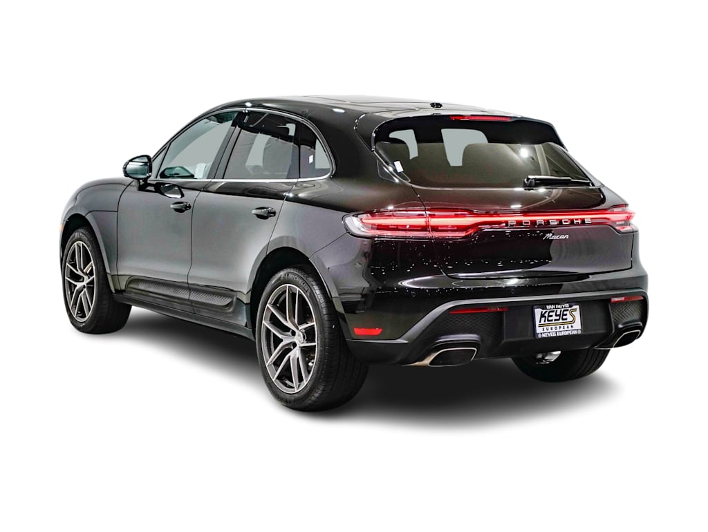 Thumbnail: 2024 Porsche Macan - 3