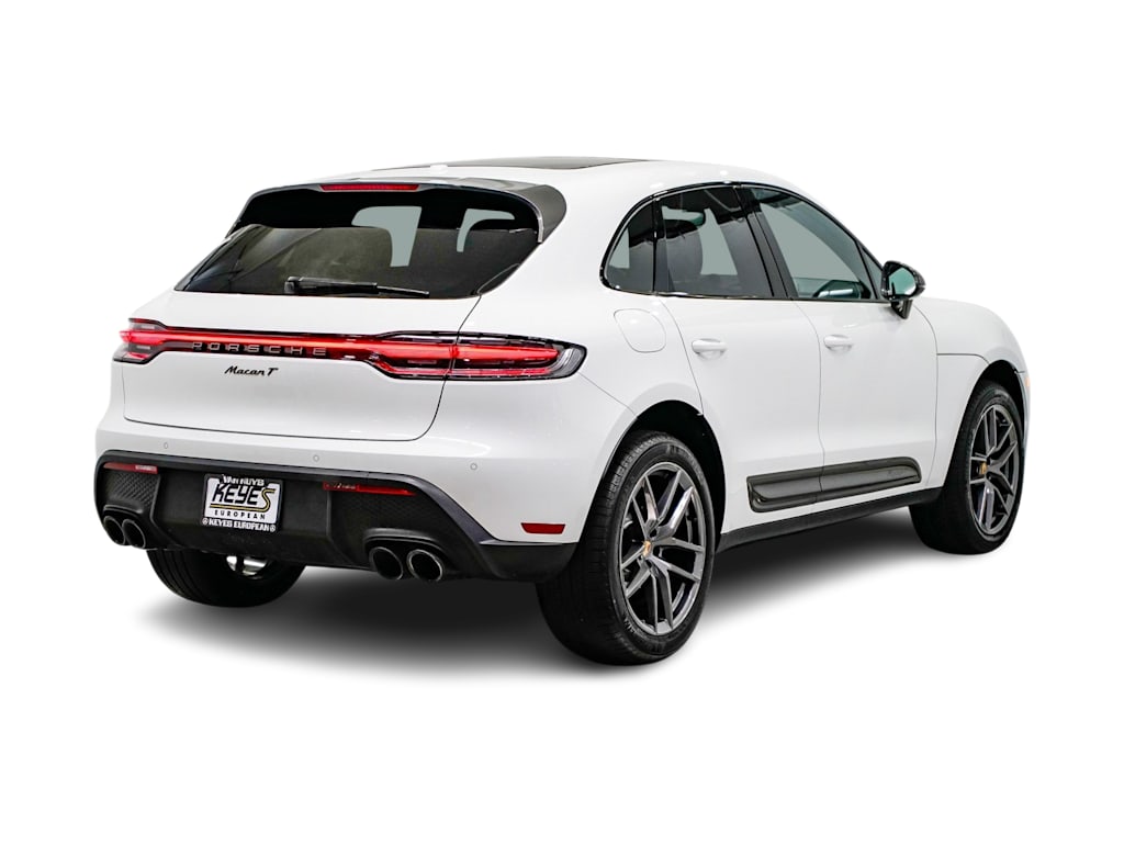 2025 Porsche Macan T 17