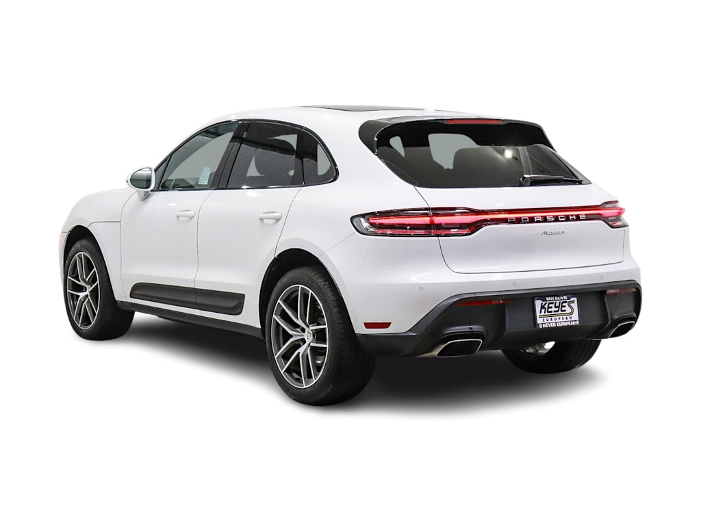 Thumbnail: 2024 Porsche Macan - 3
