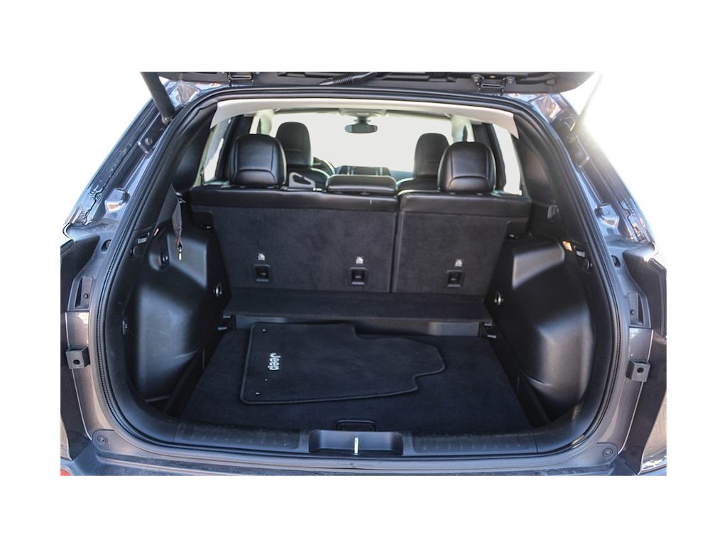 Thumbnail: 2019 Jeep Cherokee - 17