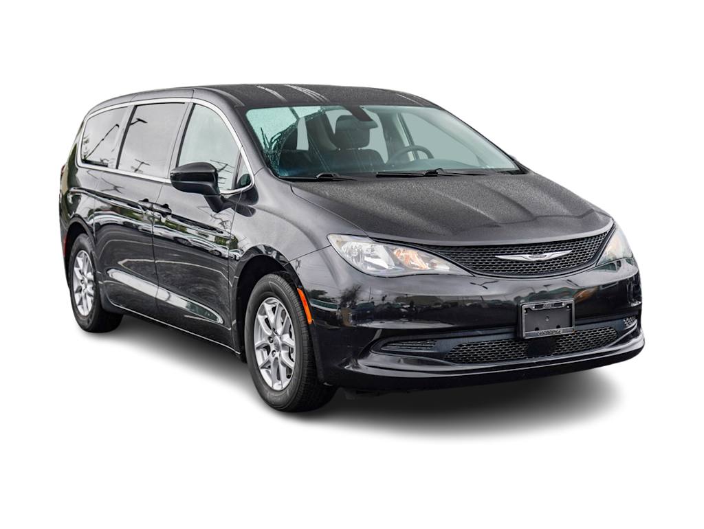 2022 Chrysler Voyager LX 17