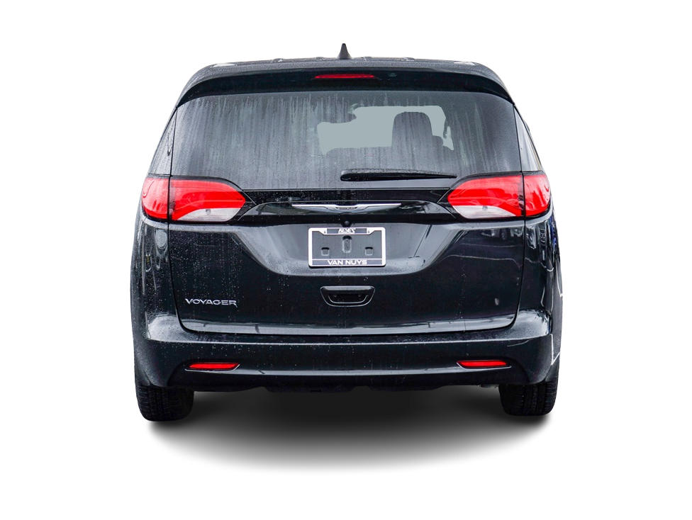 2022 Chrysler Voyager LX 4