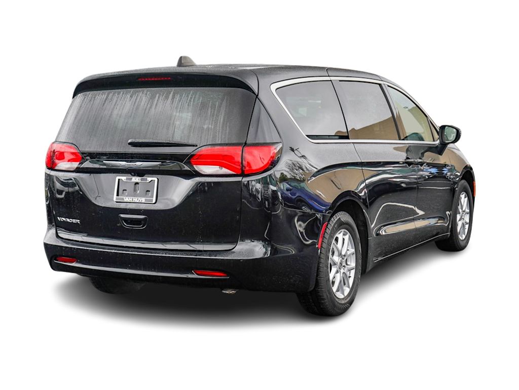 2022 Chrysler Voyager LX 18