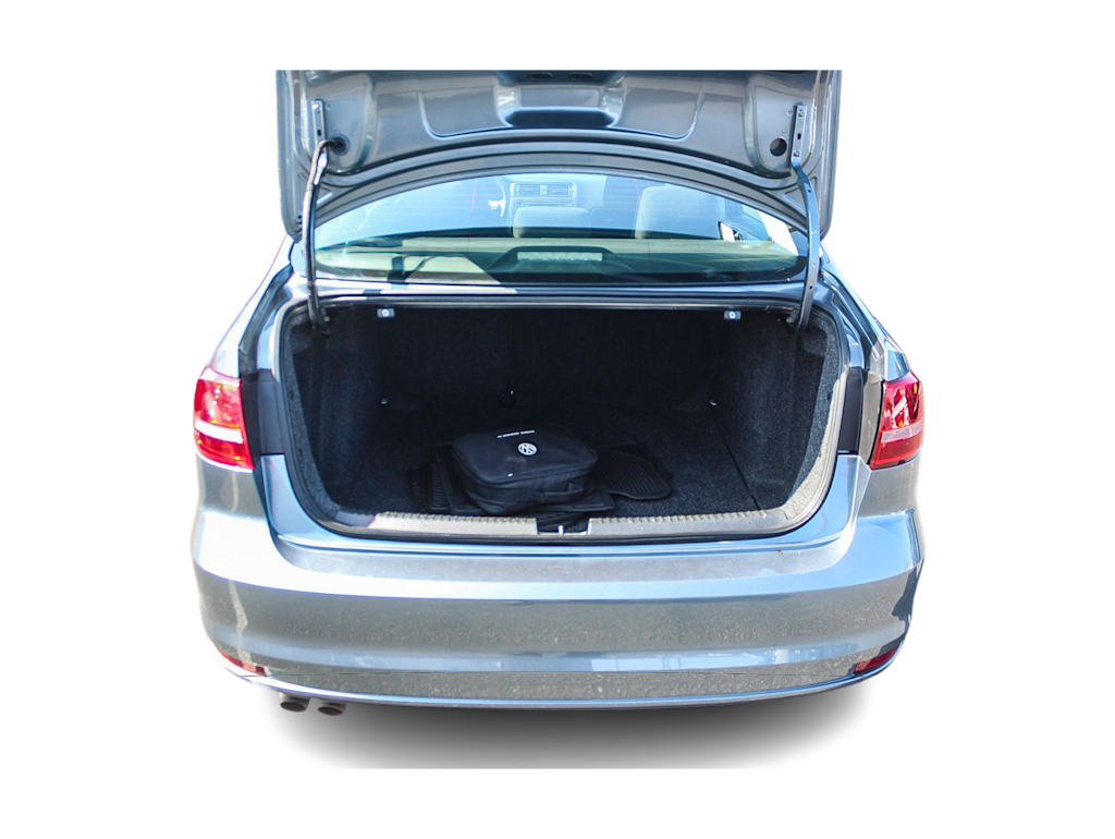 Thumbnail: 2015 Volkswagen Jetta - 17