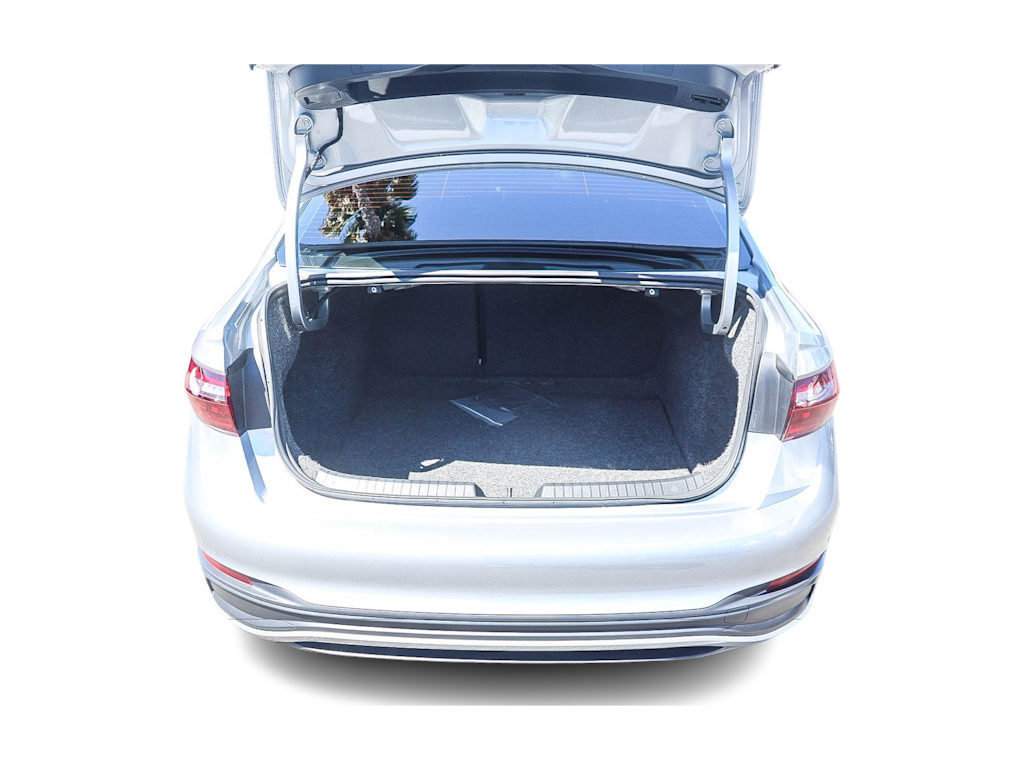 Thumbnail: 2025 Volkswagen Jetta - 17