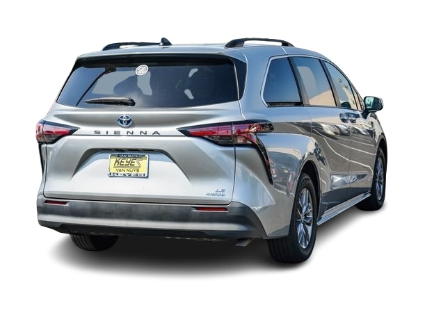 2021 Toyota Sienna LE 19