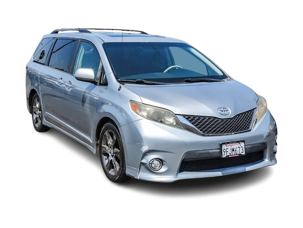 Thumbnail: 2011 Toyota Sienna - 16