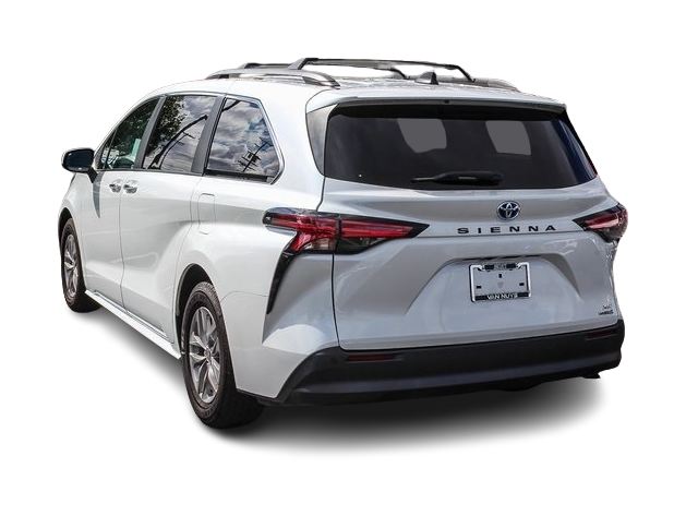 2022 Toyota Sienna XLE 3