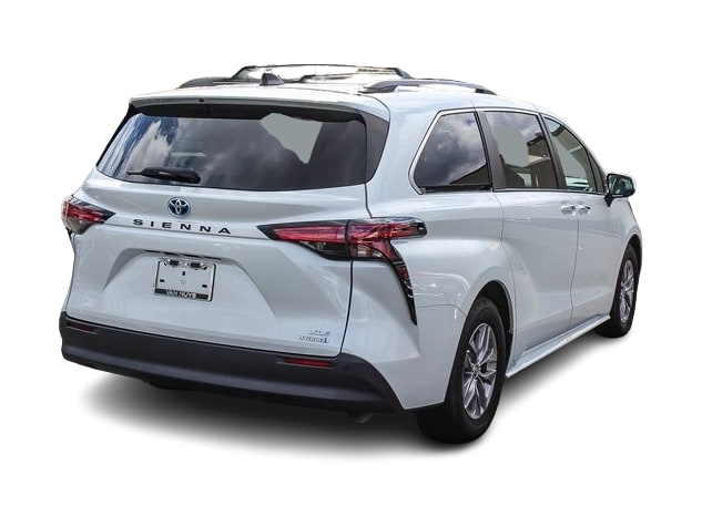 2022 Toyota Sienna XLE 19