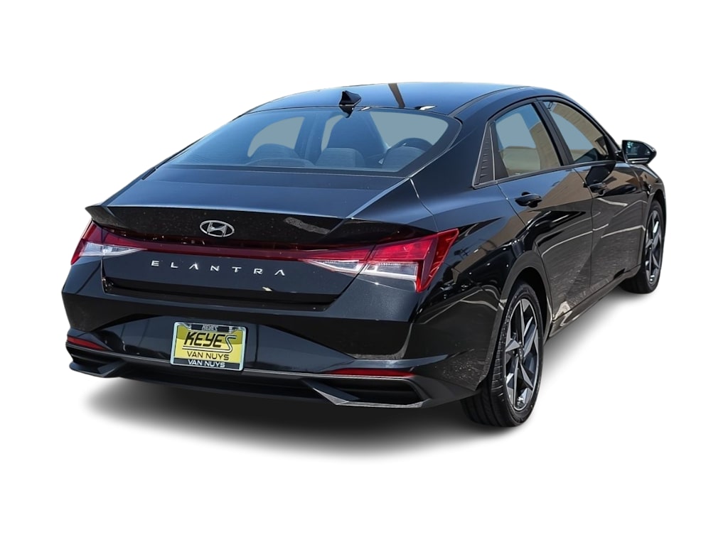 Thumbnail: 2023 Hyundai Elantra - 17