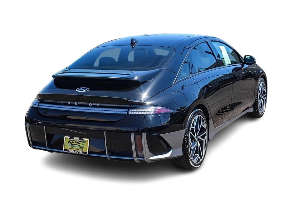 Thumbnail: 2023 Hyundai Ioniq 6 - 17