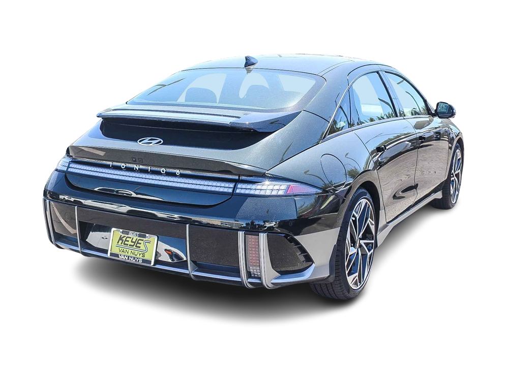 Thumbnail: 2023 Hyundai Ioniq 6 - 16