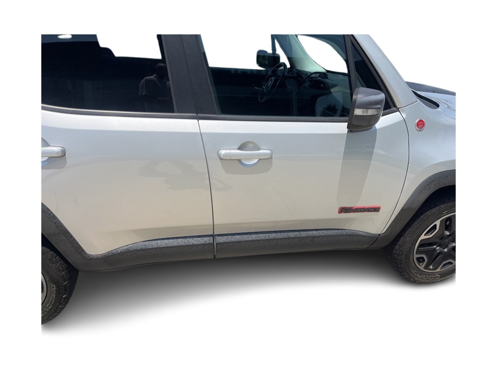 Thumbnail: 2015 Jeep Renegade - 23