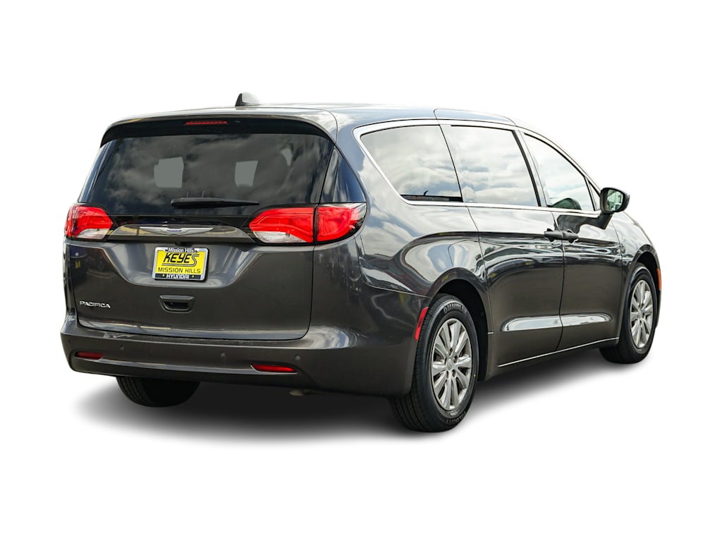 Thumbnail: 2018 Chrysler Pacifica - 8