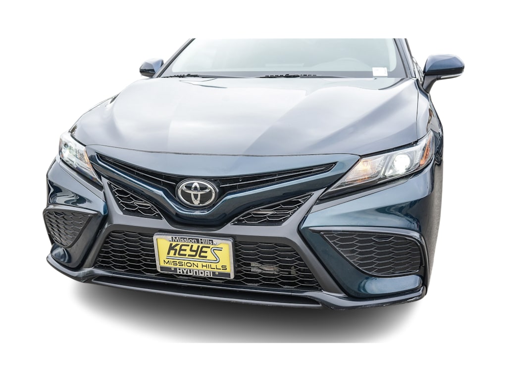 2021 Toyota Camry SE 19