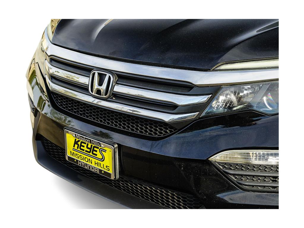 Thumbnail: 2017 Honda Pilot - 21