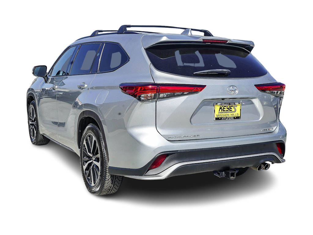 Thumbnail: 2021 Toyota Highlander - 3