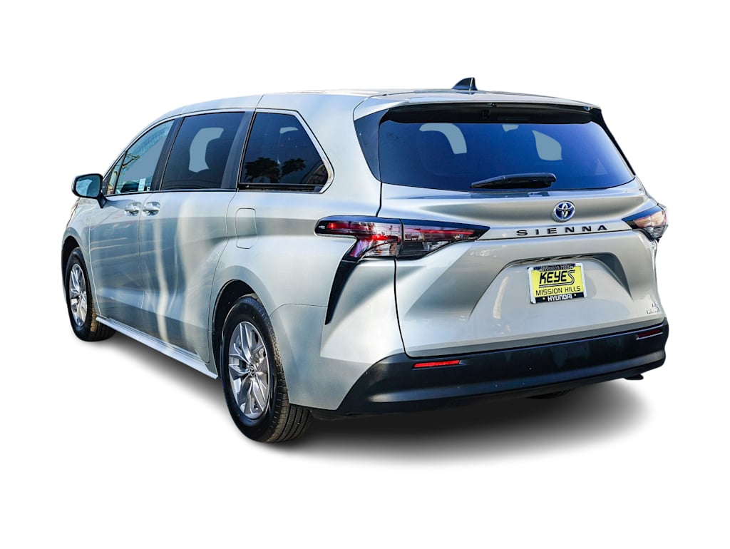 Thumbnail: 2024 Toyota Sienna - 3