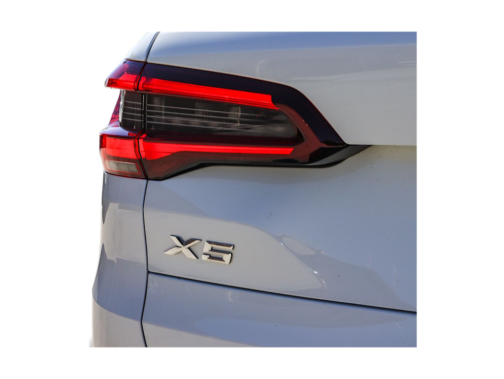 Thumbnail: 2021 BMW X5 - 21