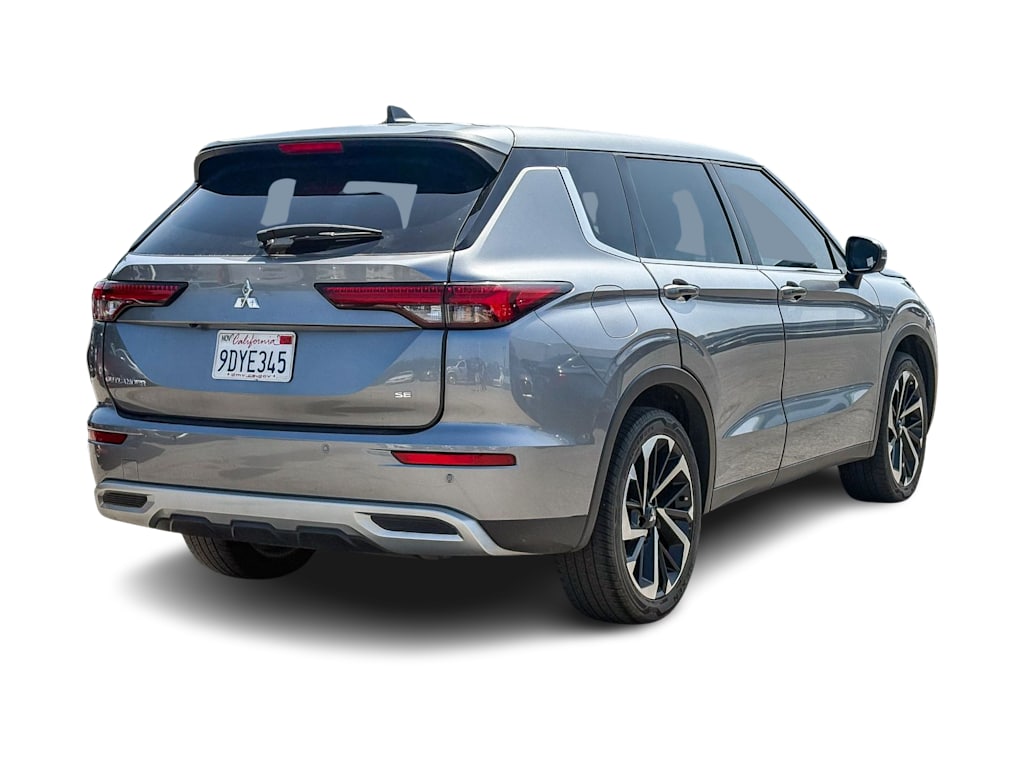 Thumbnail: 2022 Mitsubishi Outlander - 7