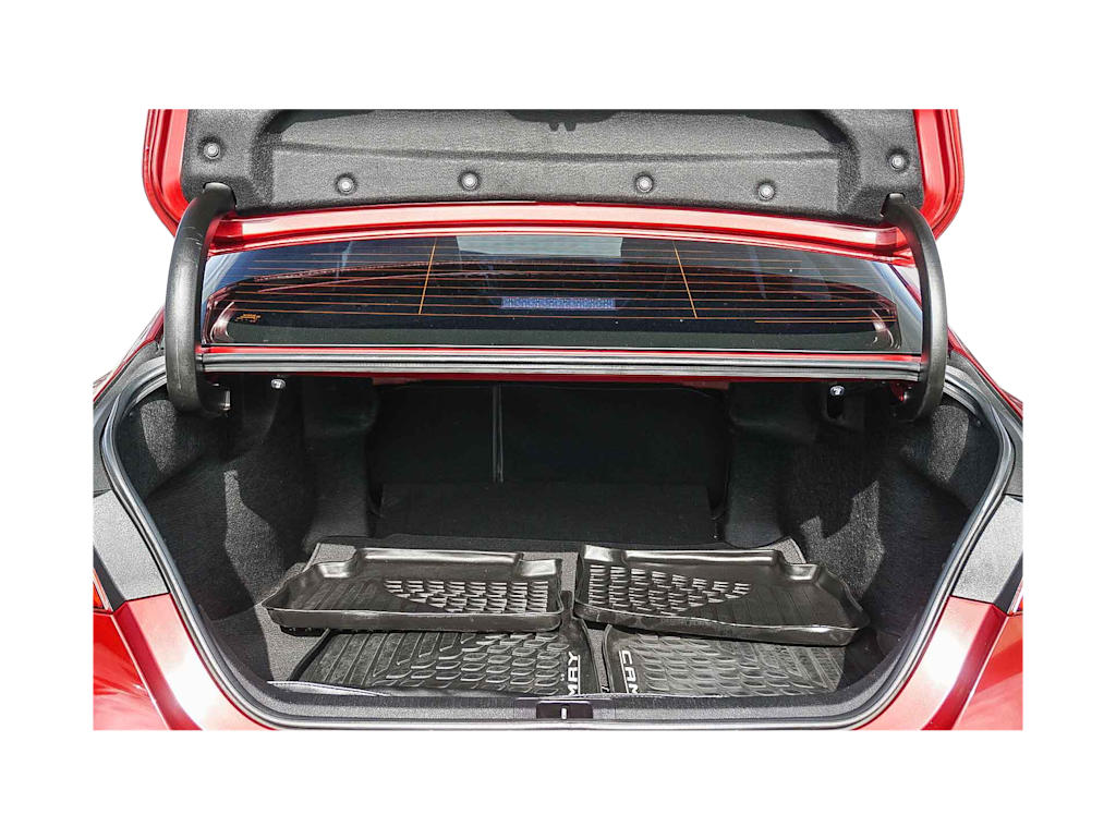 Thumbnail: 2018 Toyota Camry - 16