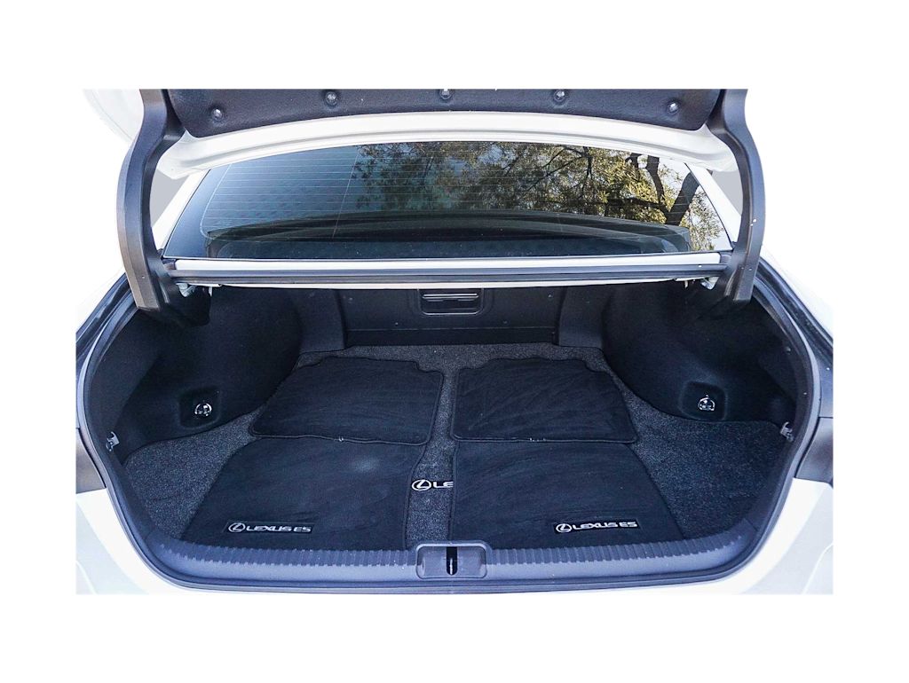 Thumbnail: 2021 Lexus ES - 16