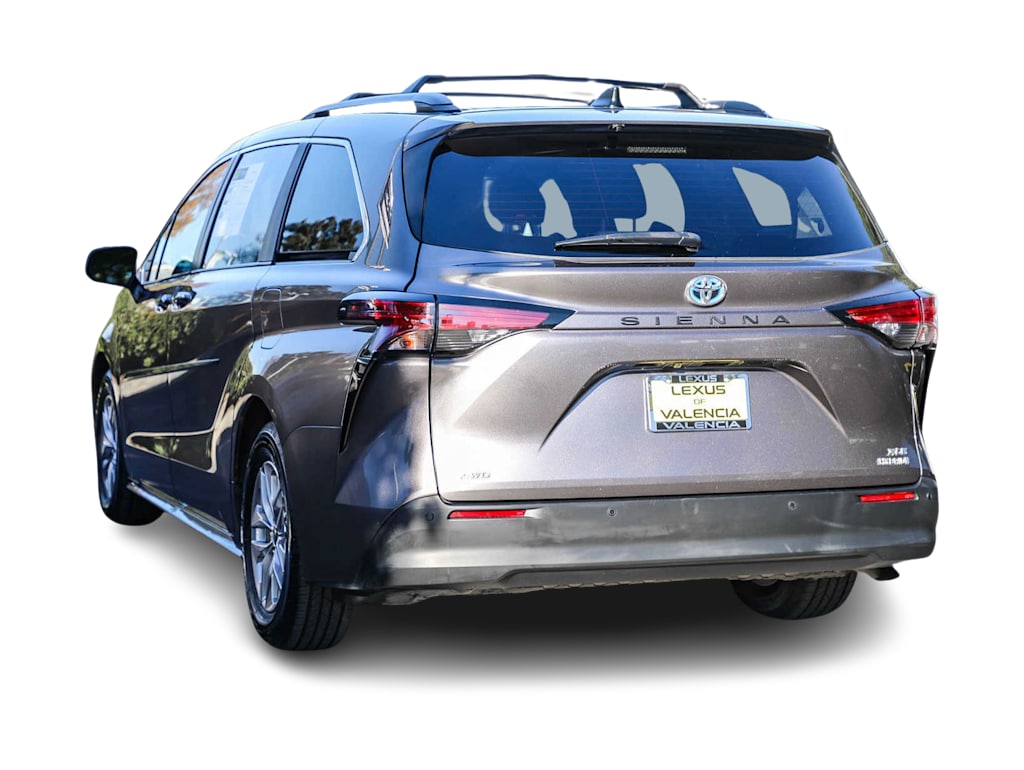 2022 Toyota Sienna XLE 3