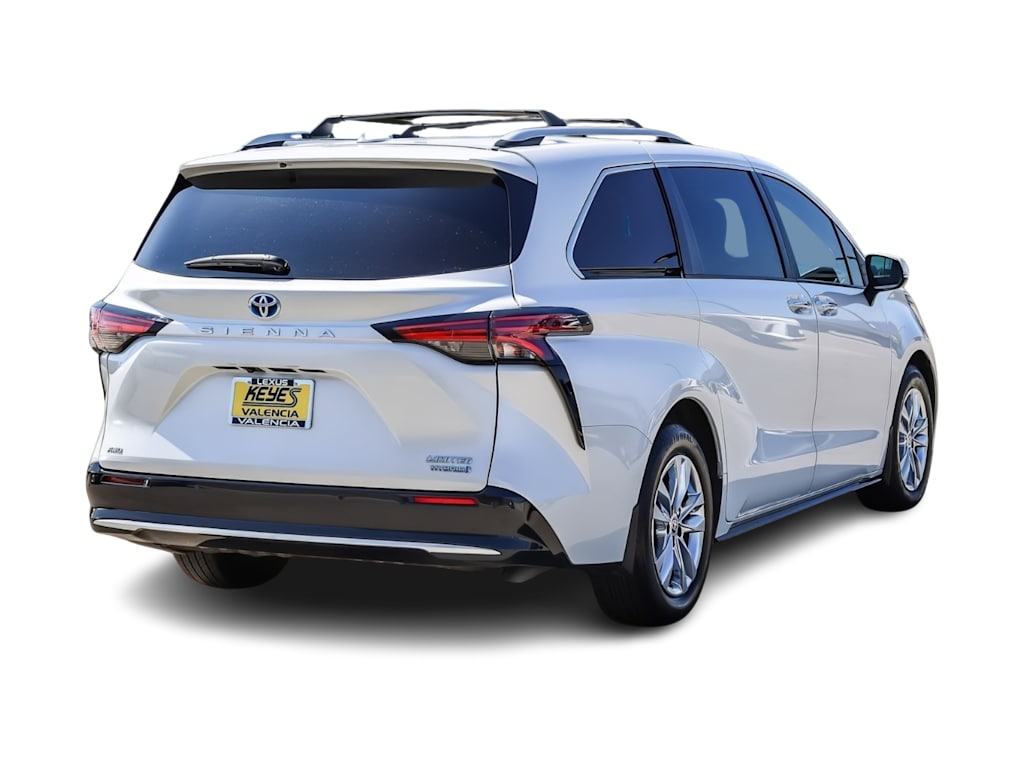 Thumbnail: 2023 Toyota Sienna - 18