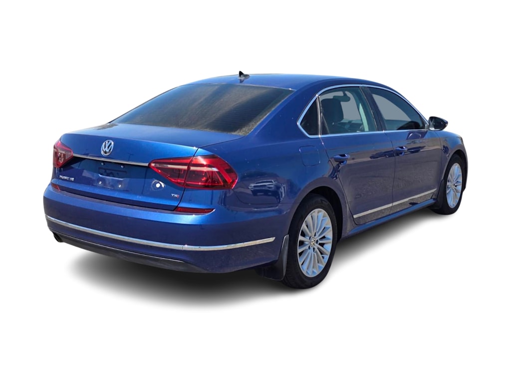 Thumbnail: 2017 Volkswagen Passat - 15