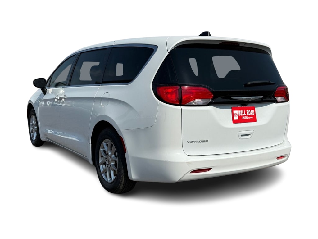 Thumbnail: 2022 Chrysler Voyager - 4