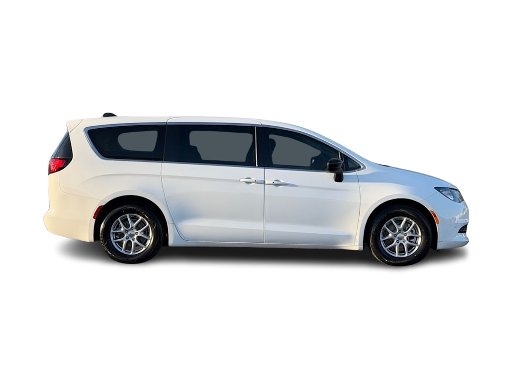 Thumbnail: 2024 Chrysler Voyager - 18