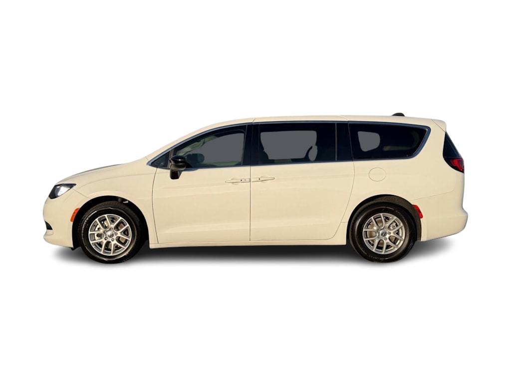 Thumbnail: 2024 Chrysler Voyager - 3