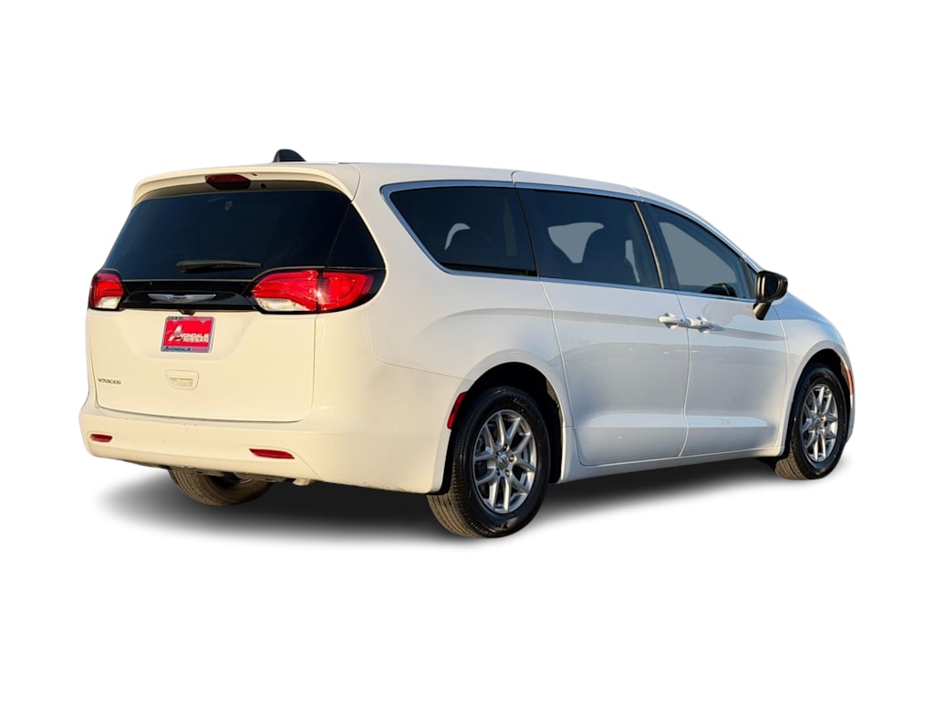 Thumbnail: 2024 Chrysler Voyager - 17