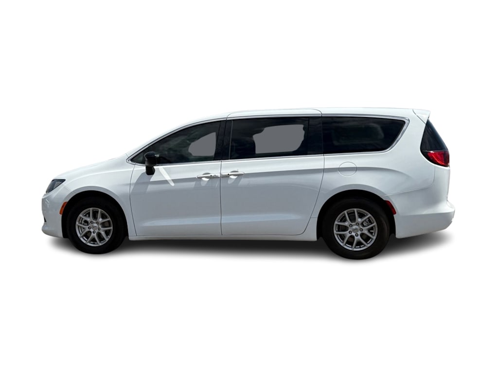 Thumbnail: 2024 Chrysler Voyager - 3