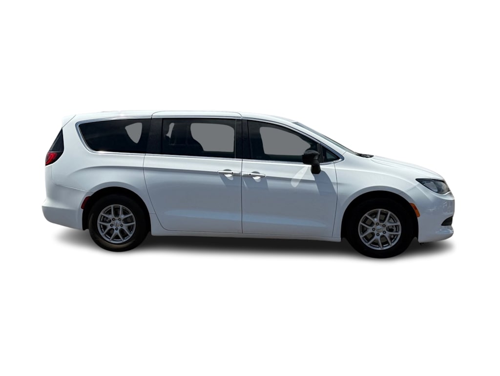Thumbnail: 2024 Chrysler Voyager - 16