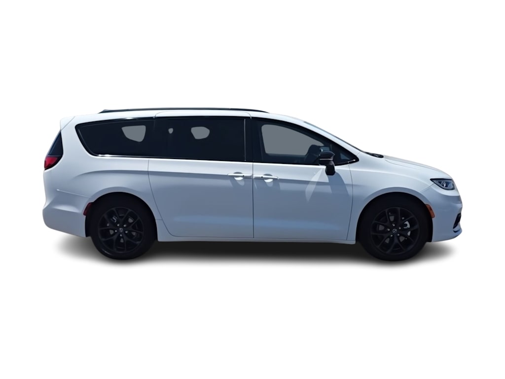 Thumbnail: 2025 Chrysler Pacifica - 21