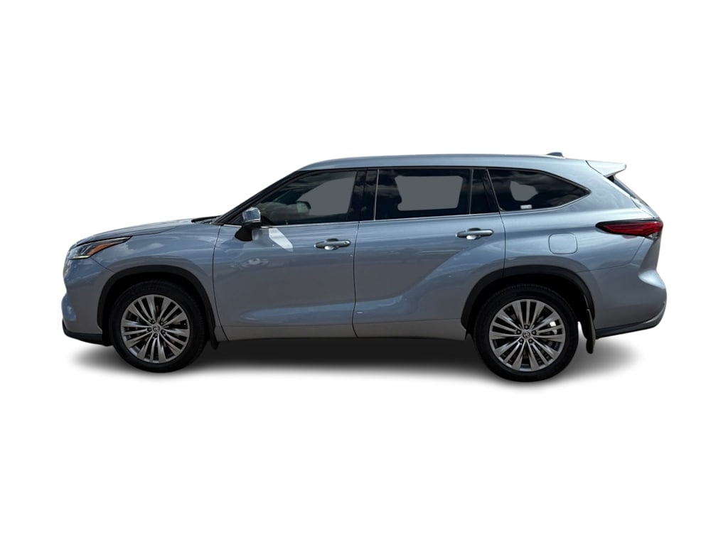 Thumbnail: 2021 Toyota Highlander - 3