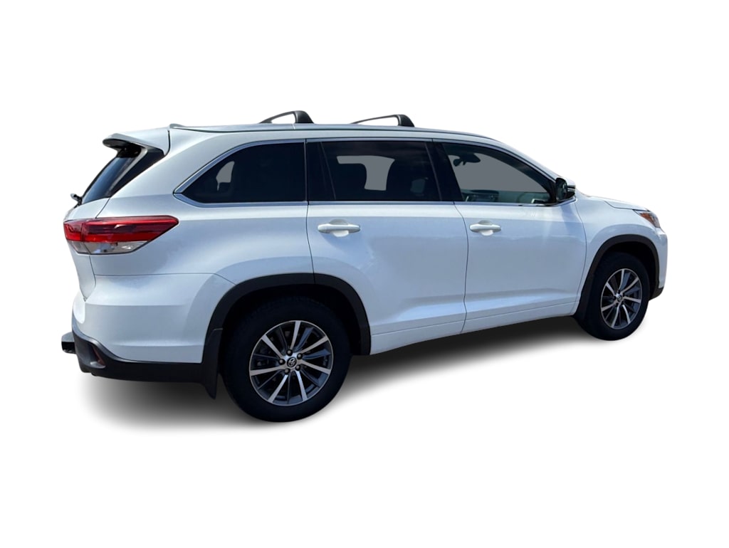 Thumbnail: 2017 Toyota Highlander - 15