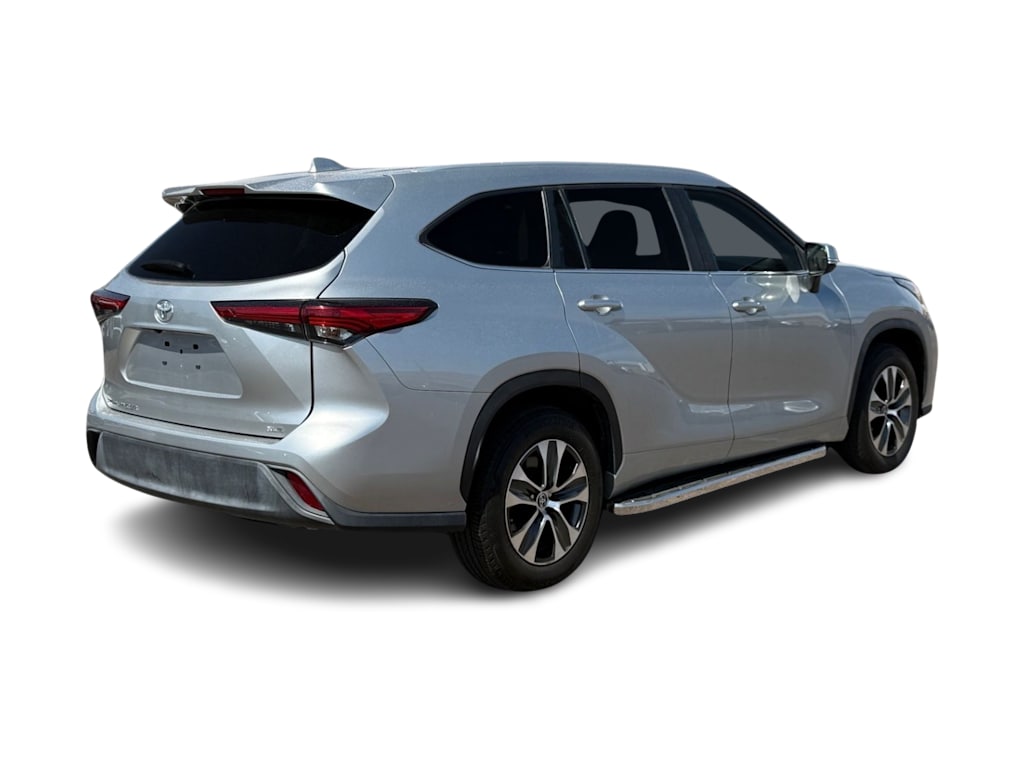 Thumbnail: 2023 Toyota Highlander - 15