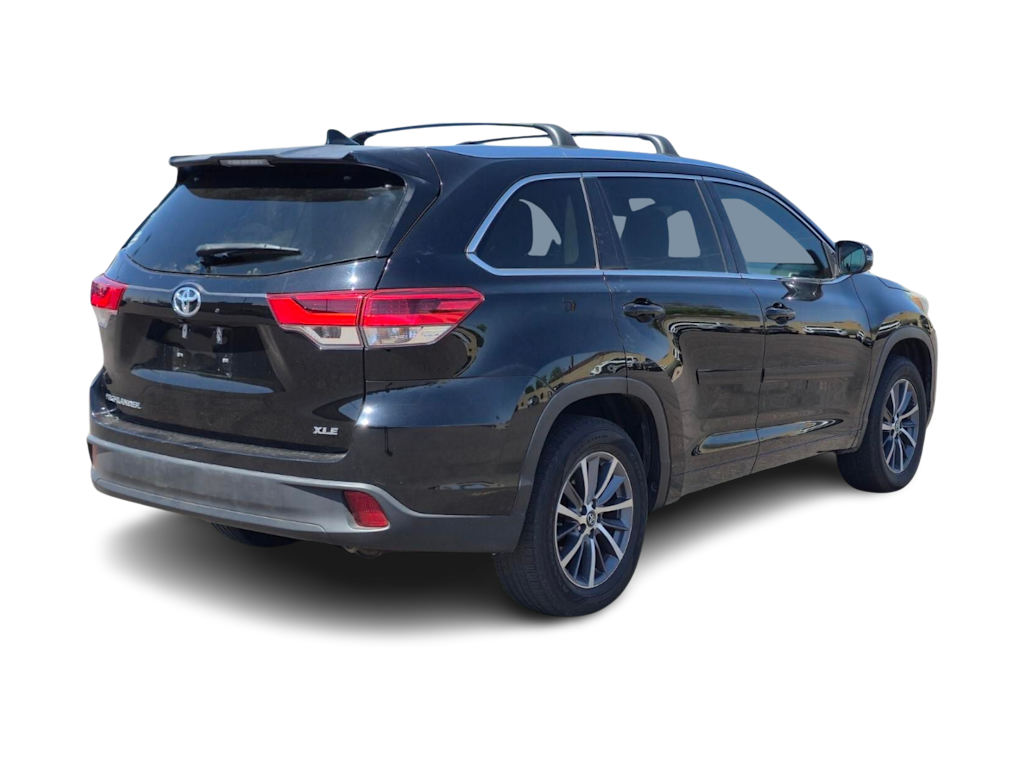 Thumbnail: 2017 Toyota Highlander - 16