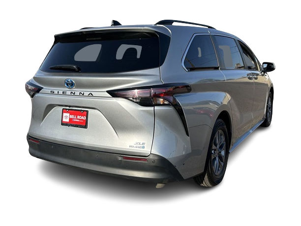 2023 Toyota Sienna XLE 17