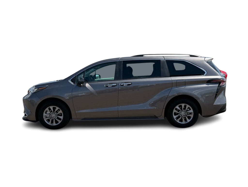 Thumbnail: 2024 Toyota Sienna - 16
