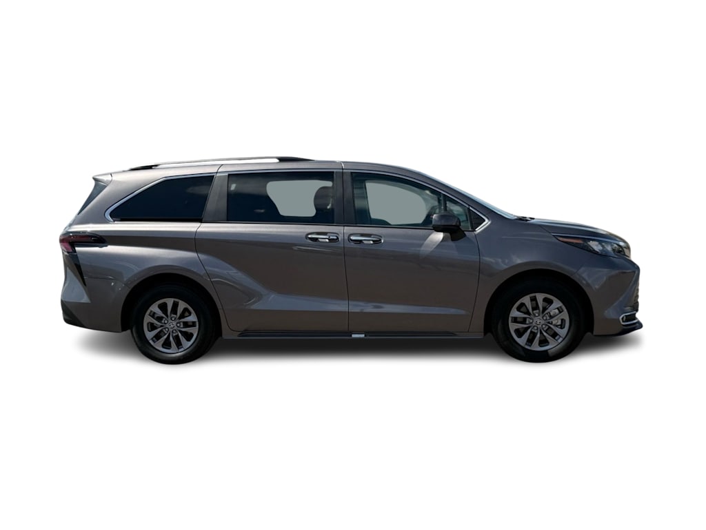 Thumbnail: 2024 Toyota Sienna - 18