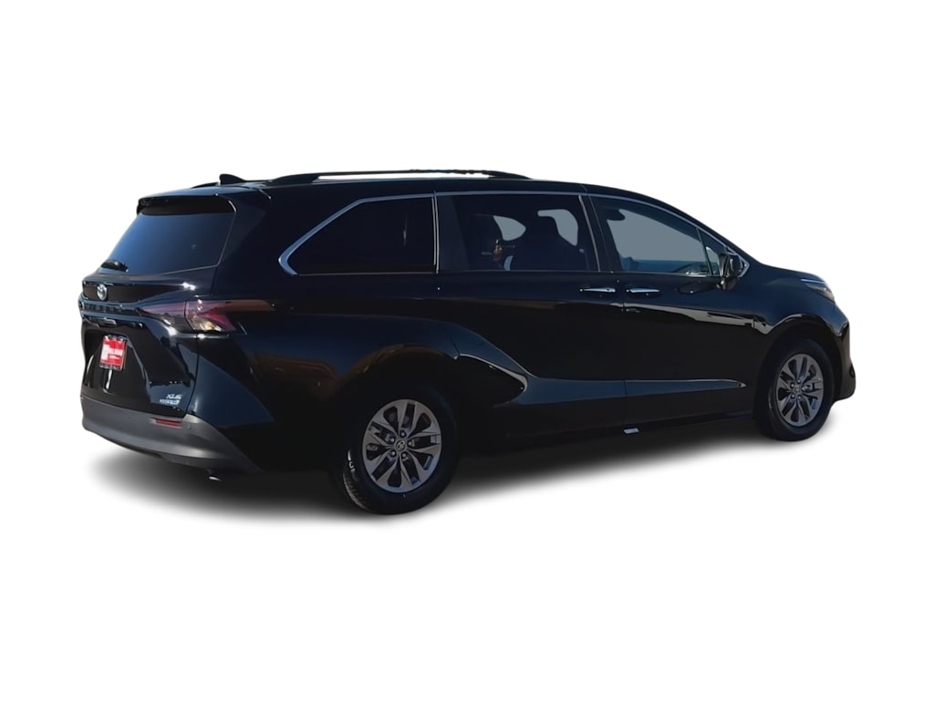 Thumbnail: 2024 Toyota Sienna - 17