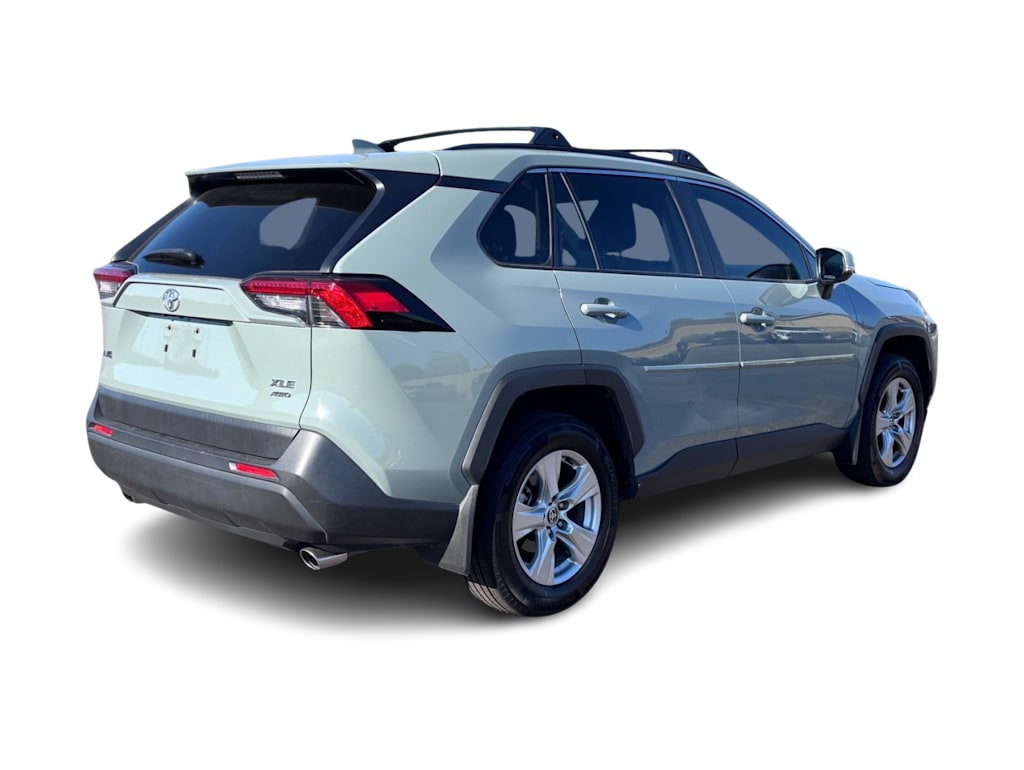 Thumbnail: 2021 Toyota RAV4 - 16