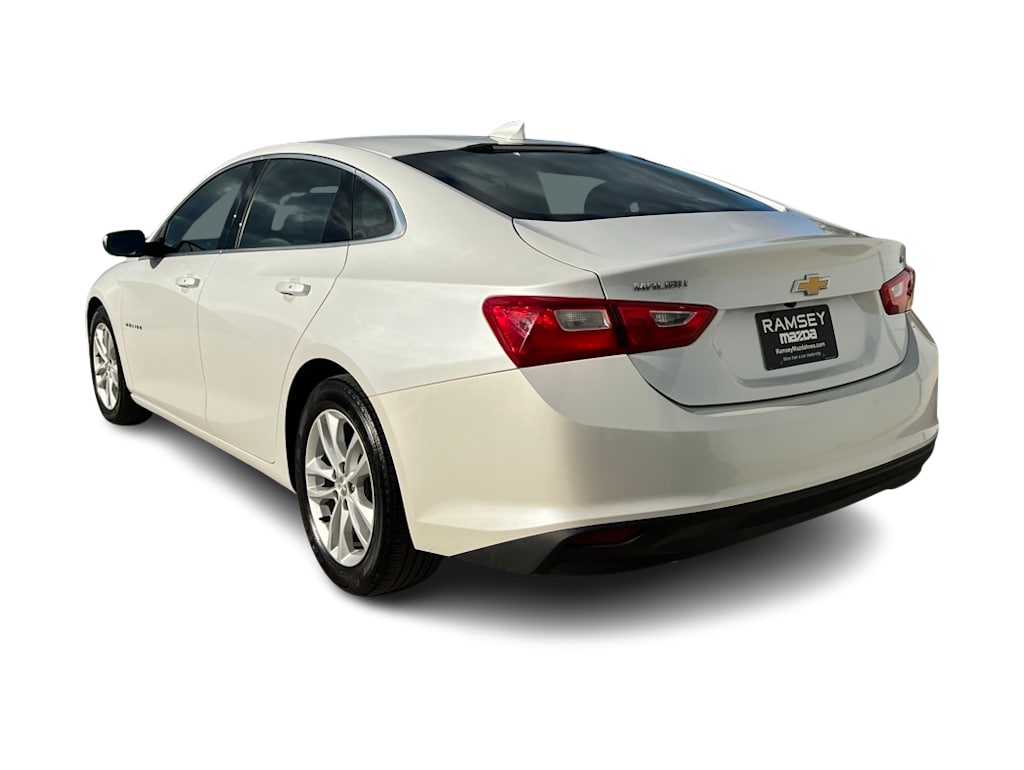 Thumbnail: 2017 Chevrolet Malibu - 4