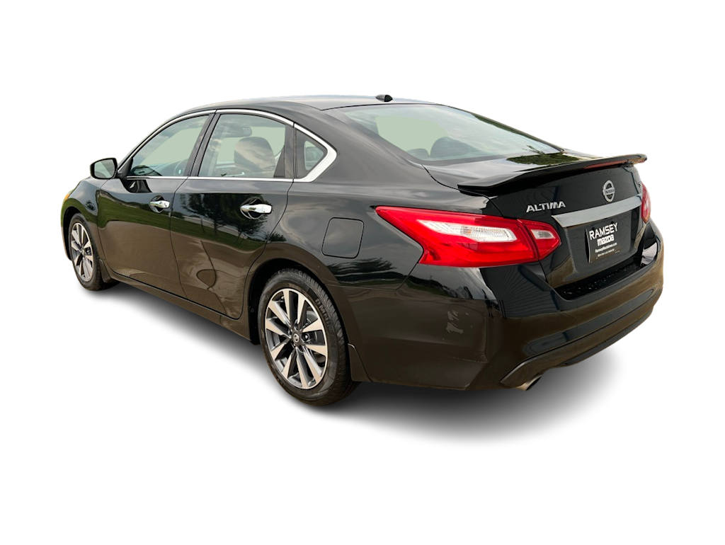 Thumbnail: 2016 Nissan Altima - 4